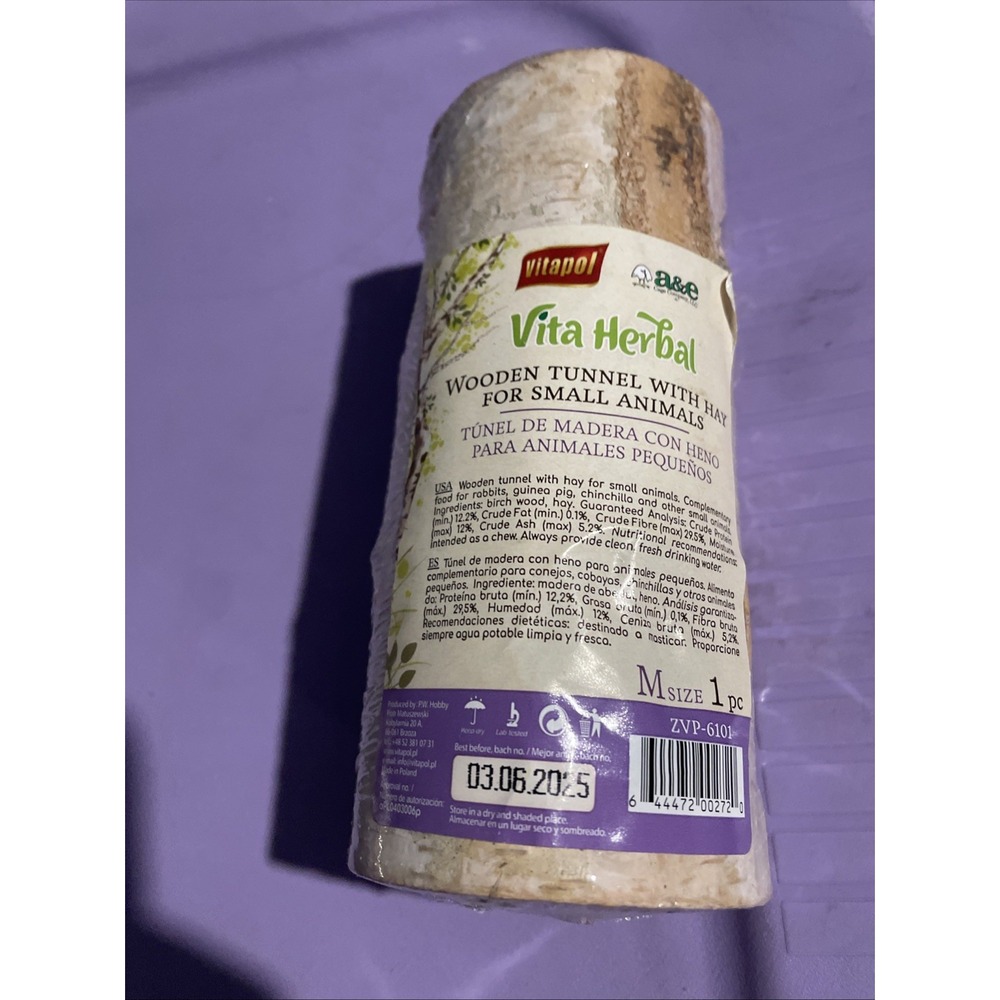 A&E Small Animal Wood Tunnel with Hay - Medium